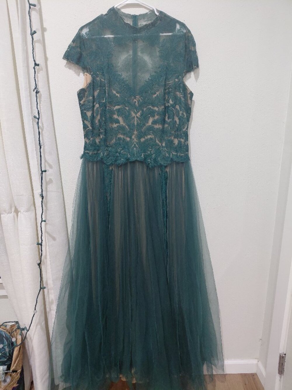 Tadashi Shoji Green Tulle Mesh Lace Wedding Formal Maxi Dress Size 18 Flaw